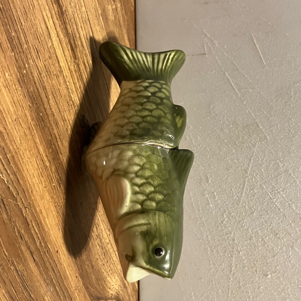 Unique salt n pepper shakers of green ceramic sea bass. In perfect condition n